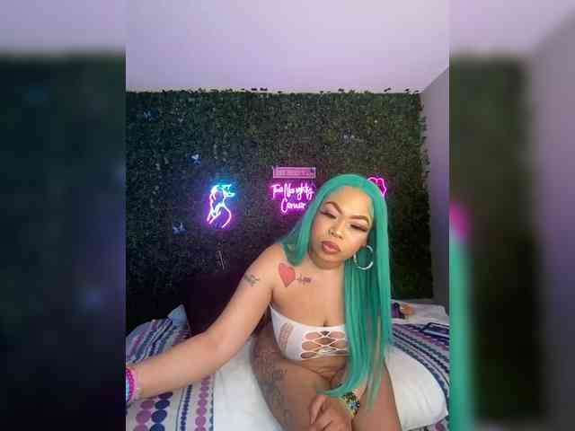 SarenaSoThick webcam