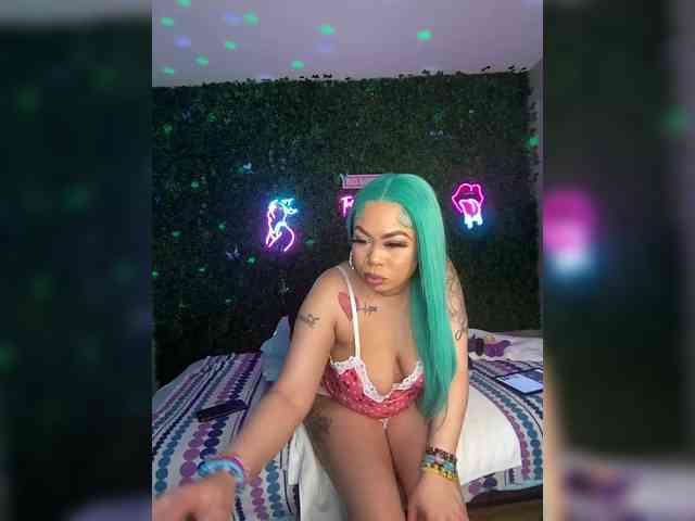 SarenaSoThick webcam