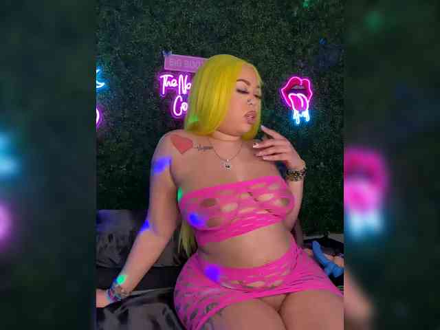 SarenaSoThick webcam