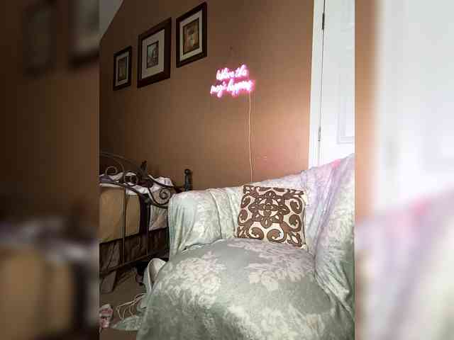 SarenaSoThick webcam