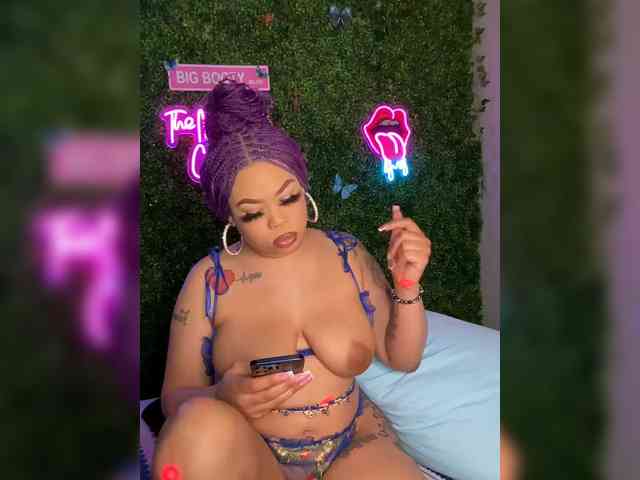 SarenaSoThick webcam