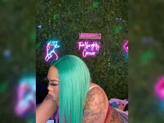 SarenaSoThick webcam