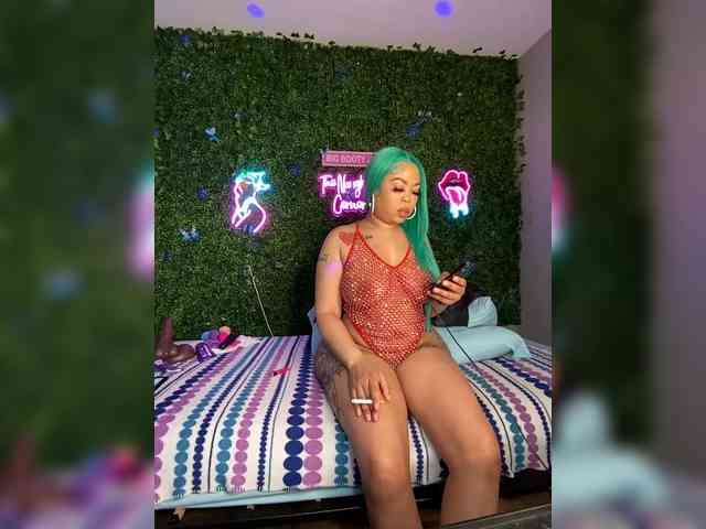 SarenaSoThick webcam