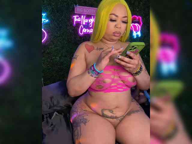 SarenaSoThick webcam