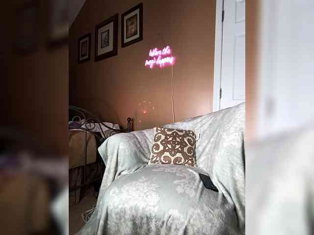 SarenaSoThick webcam