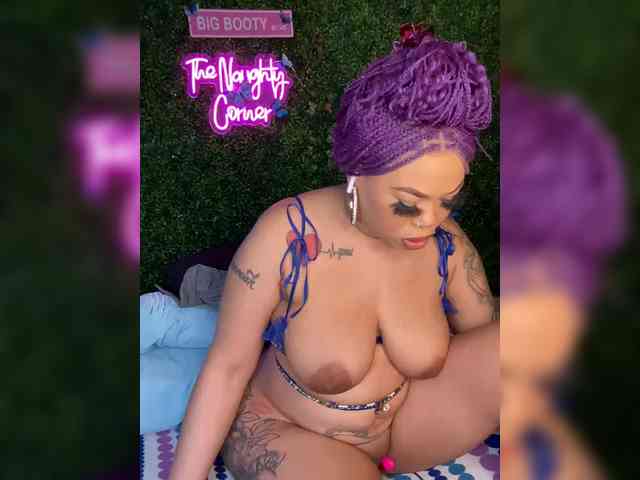 SarenaSoThick webcam