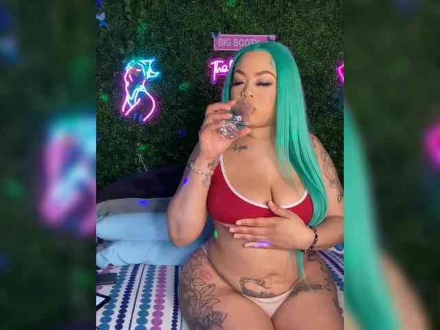 SarenaSoThick webcam