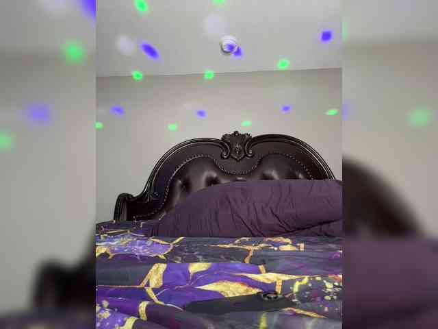 SarenaSoThick webcam