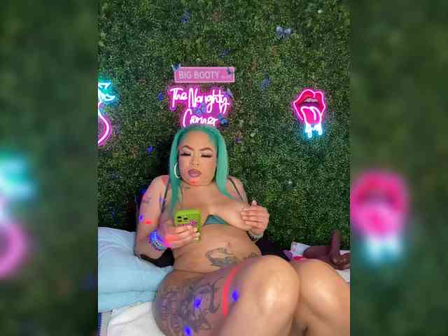 SarenaSoThick webcam