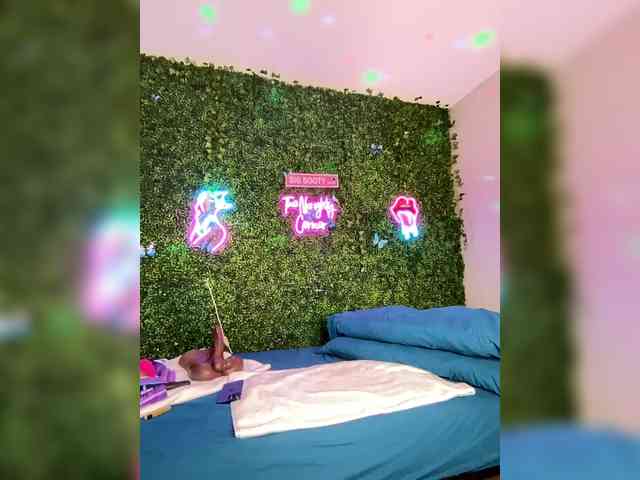 SarenaSoThick webcam