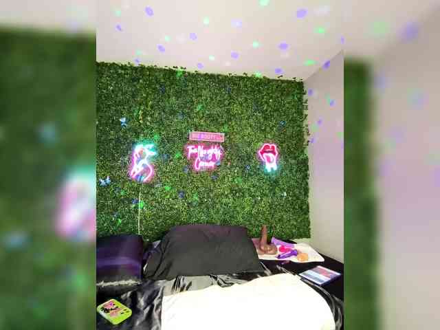 SarenaSoThick webcam