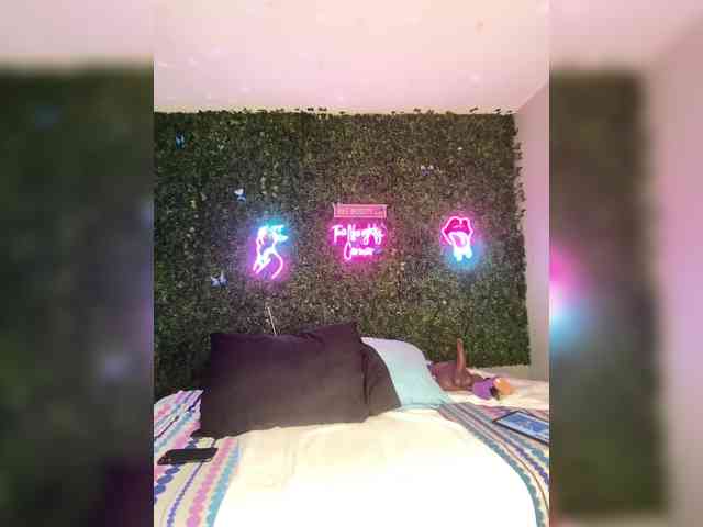 SarenaSoThick webcam