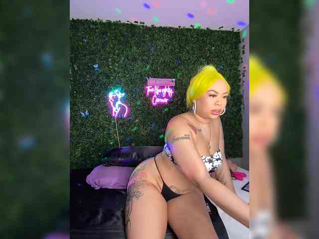 SarenaSoThick webcam