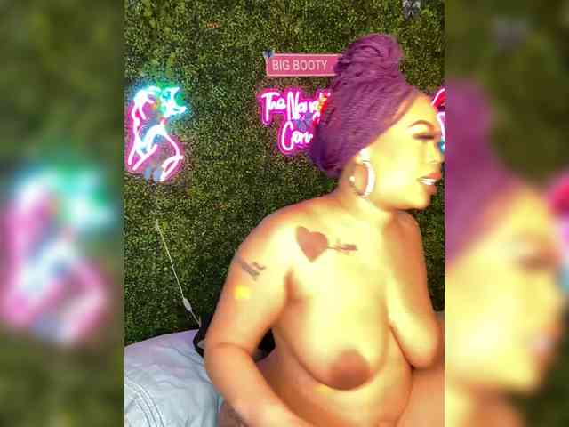 SarenaSoThick webcam