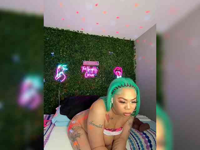 SarenaSoThick webcam