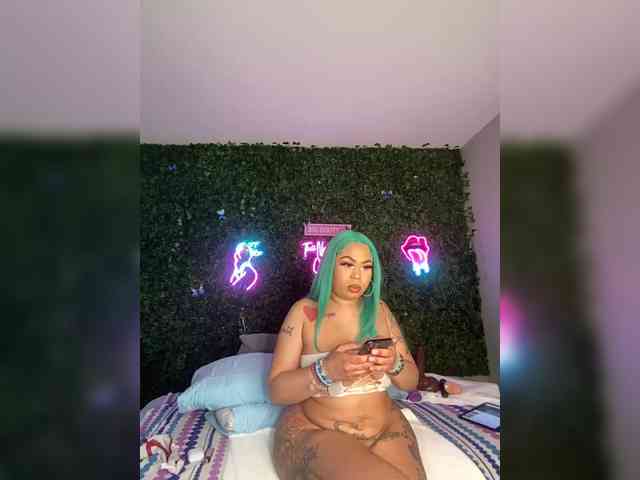 SarenaSoThick webcam