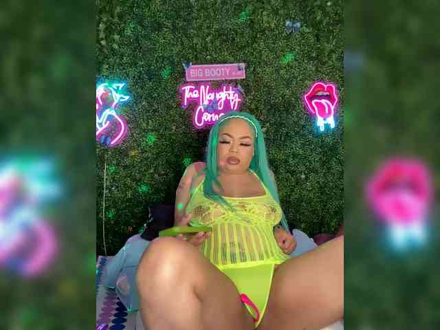 SarenaSoThick webcam