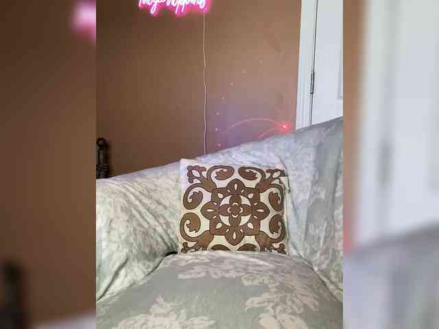 SarenaSoThick webcam