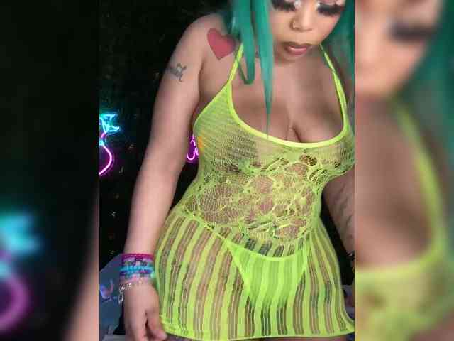 SarenaSoThick webcam