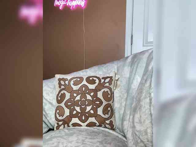 SarenaSoThick webcam