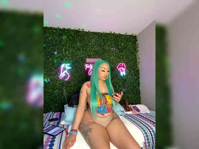 SarenaSoThick webcam