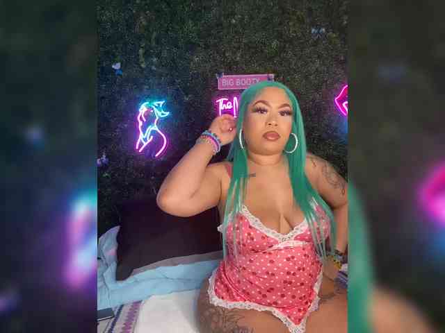 SarenaSoThick webcam