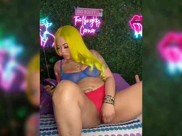 SarenaSoThick webcam