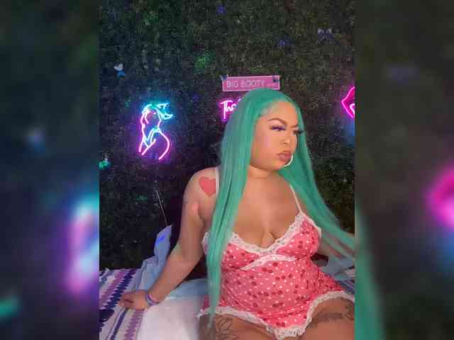 SarenaSoThick webcam