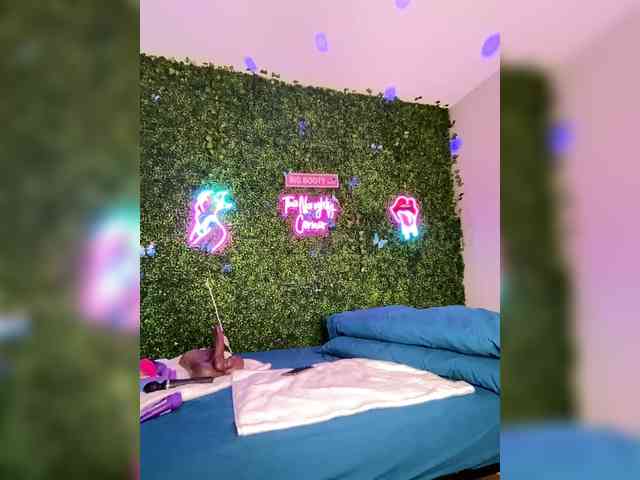 SarenaSoThick webcam