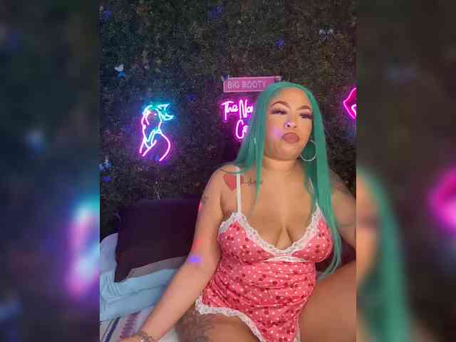 SarenaSoThick webcam