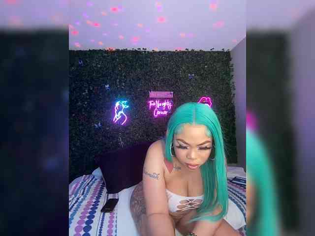 SarenaSoThick webcam