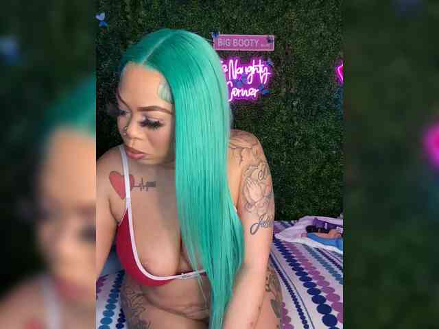 SarenaSoThick webcam