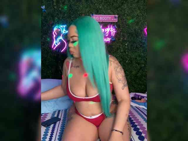 SarenaSoThick webcam