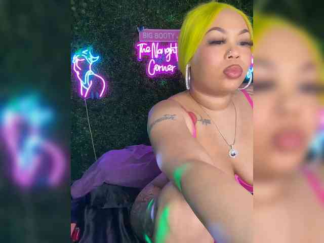 SarenaSoThick webcam