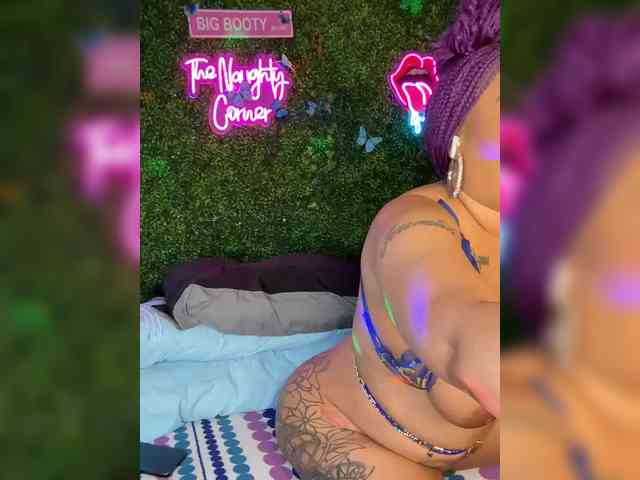 SarenaSoThick webcam