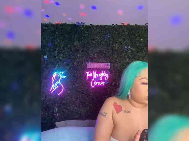 SarenaSoThick webcam