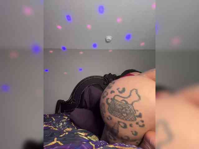 SarenaSoThick webcam