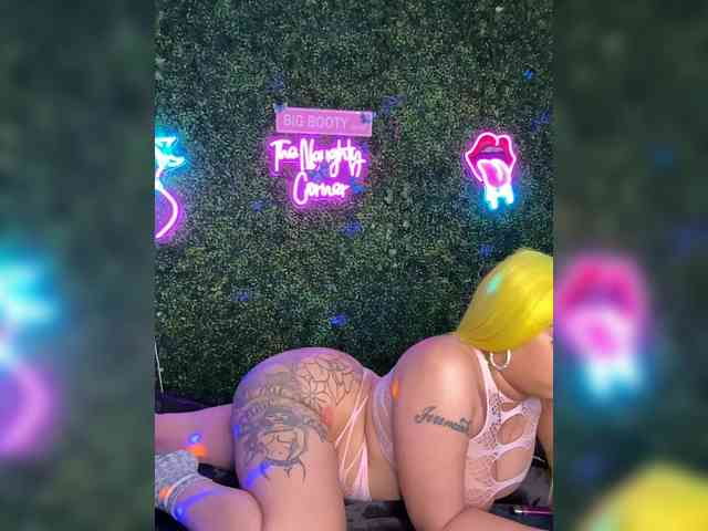 SarenaSoThick webcam