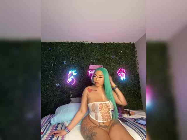 SarenaSoThick webcam