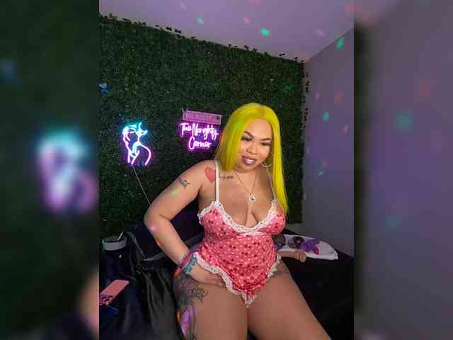 SarenaSoThick webcam