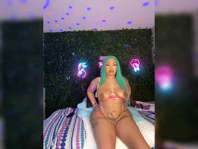 SarenaSoThick webcam