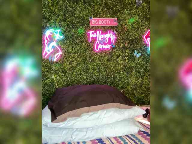 SarenaSoThick webcam