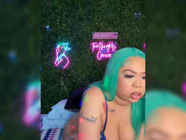 SarenaSoThick webcam