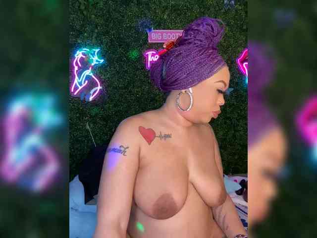 SarenaSoThick webcam