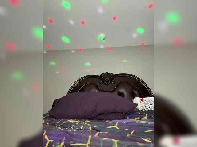 SarenaSoThick webcam