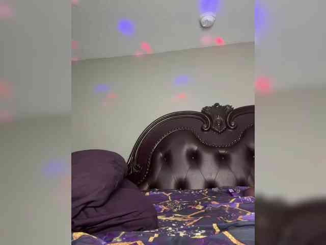 SarenaSoThick webcam
