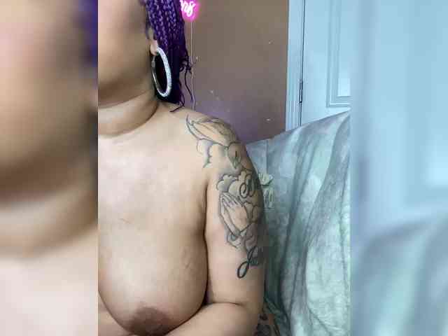 SarenaSoThick webcam