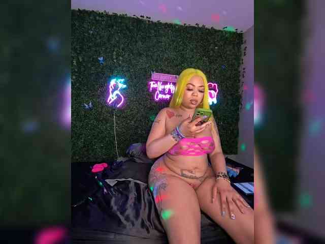 SarenaSoThick webcam