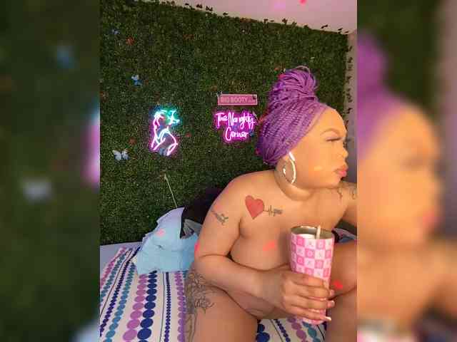 SarenaSoThick webcam