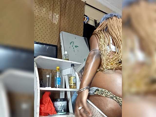 cheaphoe's BongaCams show and profile